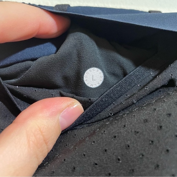 Lululemon Switch Up Short Size Large Navy Black - Picture 6 of 7